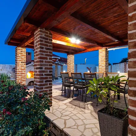 Ferienhaus 3 Bedroom Gorgeous In Pridraga