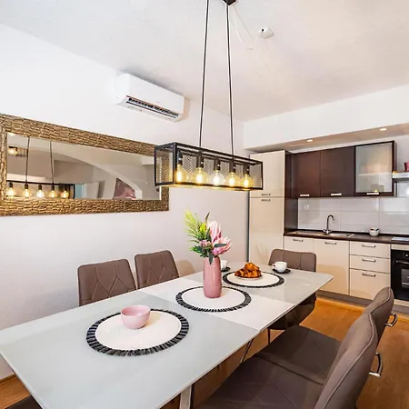 3 Bedroom Gorgeous In Ferienhaus Pridraga