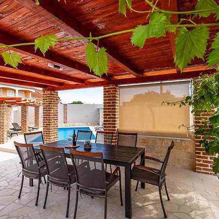 3 Bedroom Gorgeous In Ferienhaus Pridraga