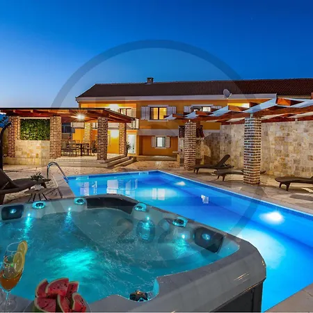 3 Bedroom Gorgeous In *