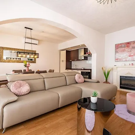 펜션 Nice Home In Pridraga Pridraga